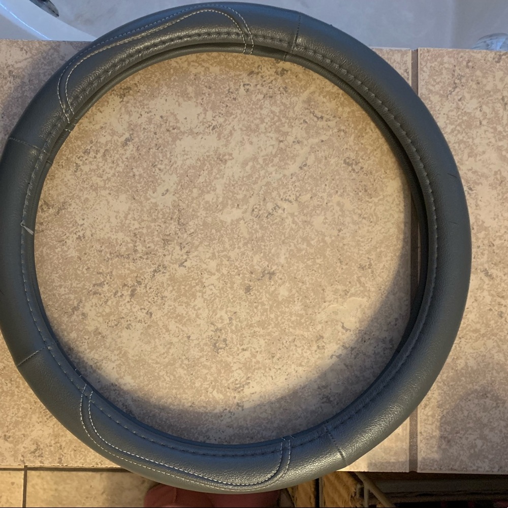 Steering Wheel Cover. Color: Gray
